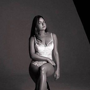 Escort girl à Paris, Leila